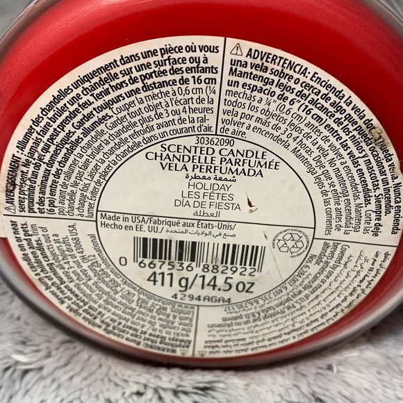 Holiday 3-Wick Candle from Bath & Body Works (2014) BBW - Picture 3 of 3